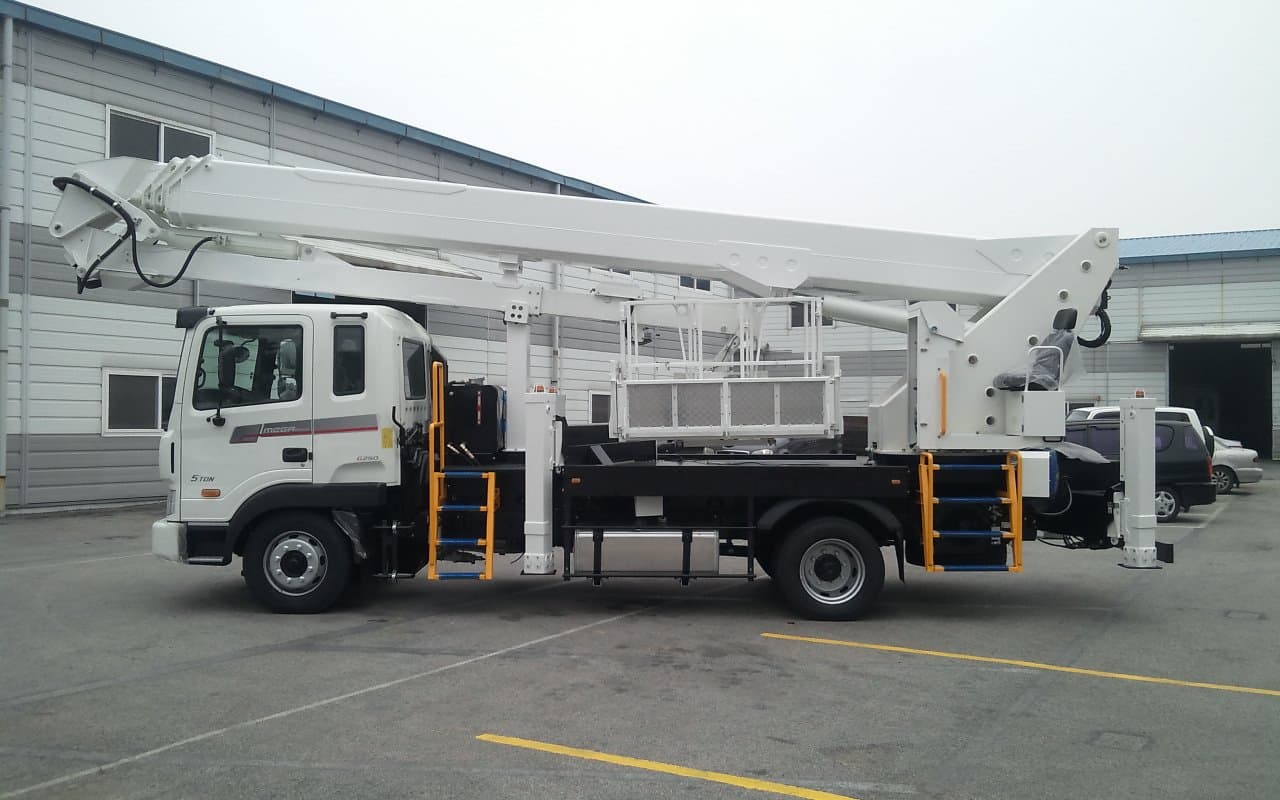 Aeirla Work Platform_ Truck mounted aerial work platform